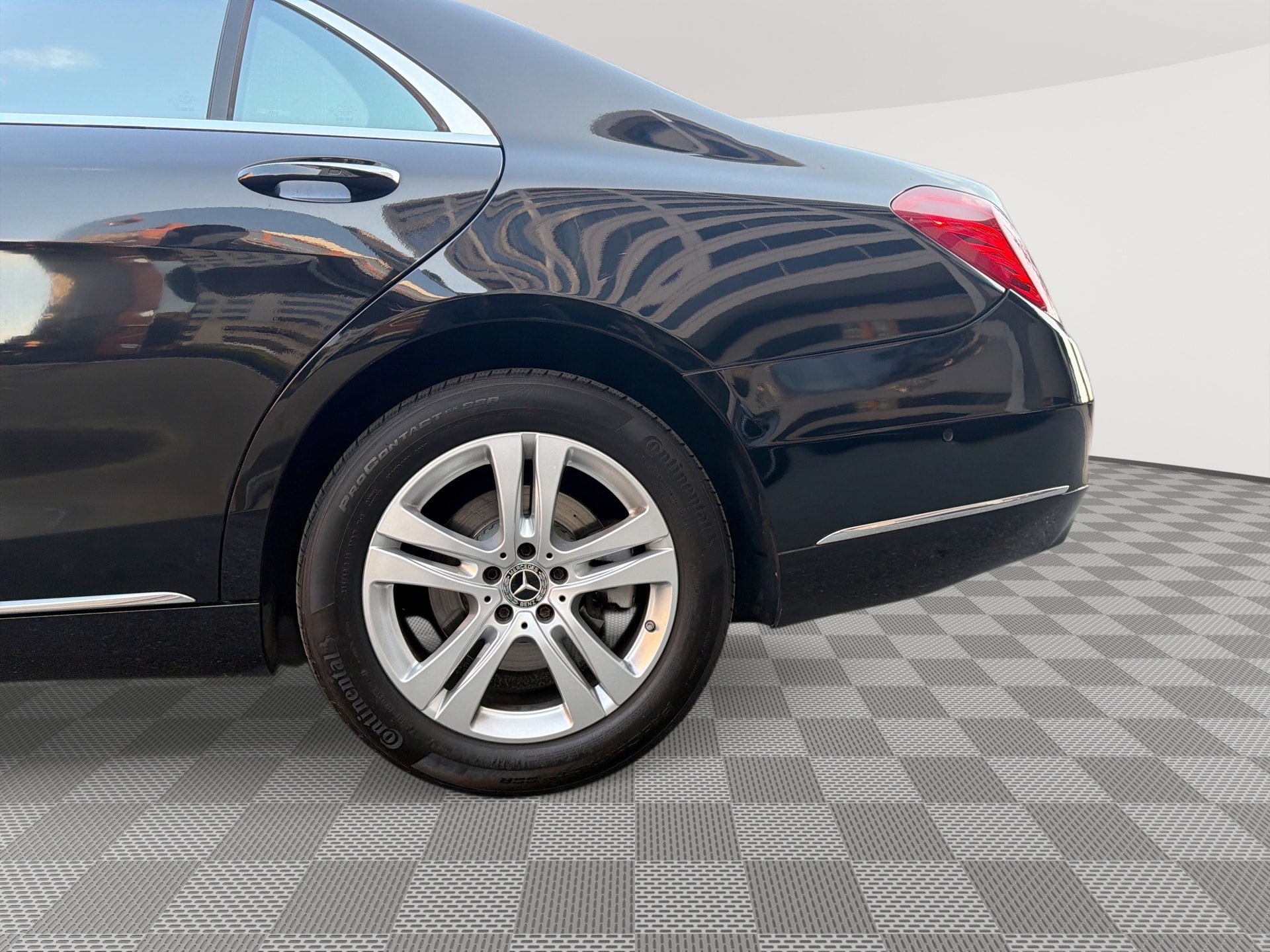 Used 2017 Mercedes-Benz S 550 4MATIC Sedan image 30