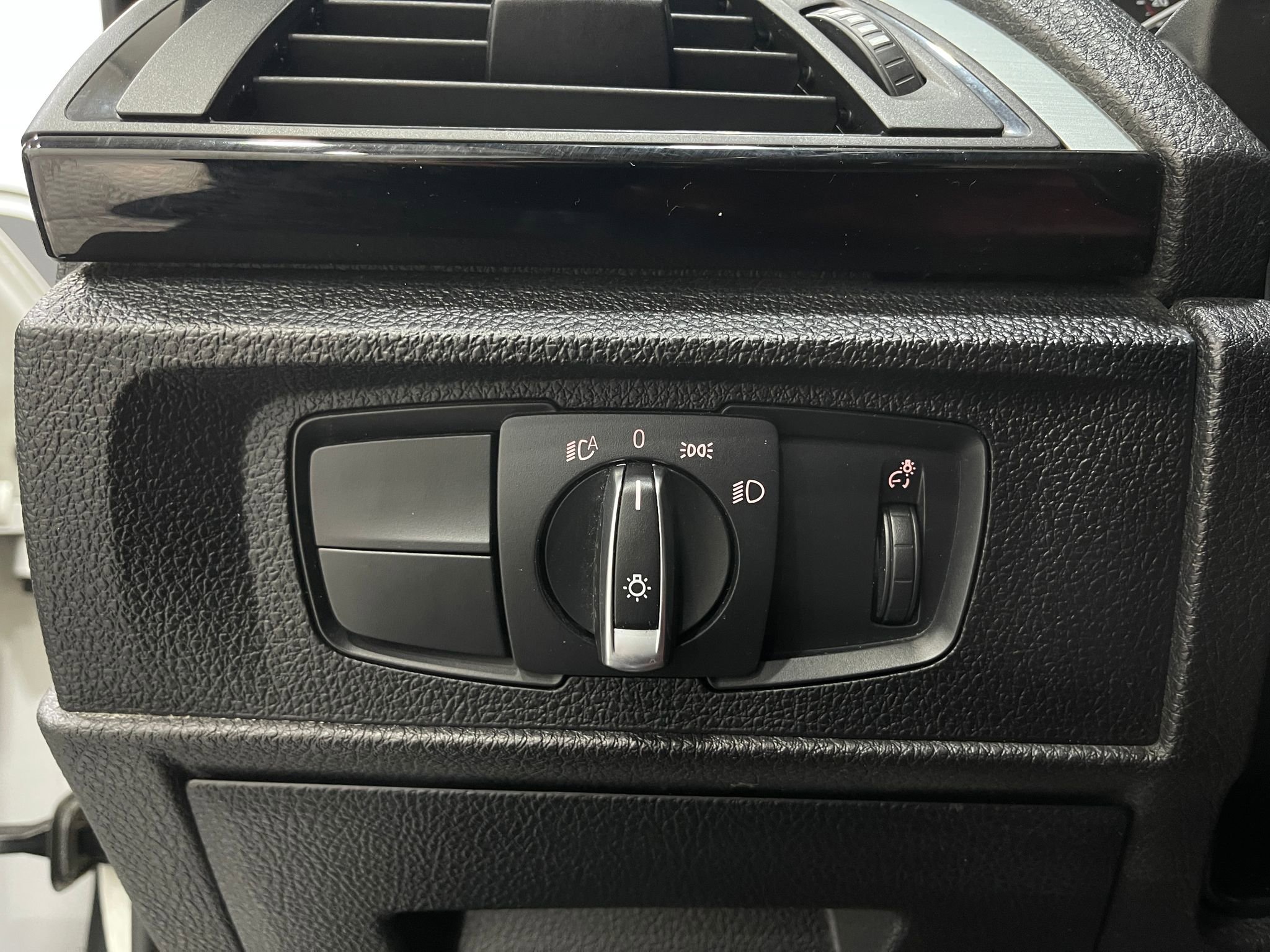 Used 2016 BMW 228i xDrive Convertible image 19