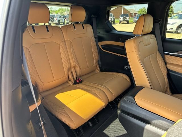 Used 2025 Jeep Grand Cherokee L Summit AWD/4WD image 30