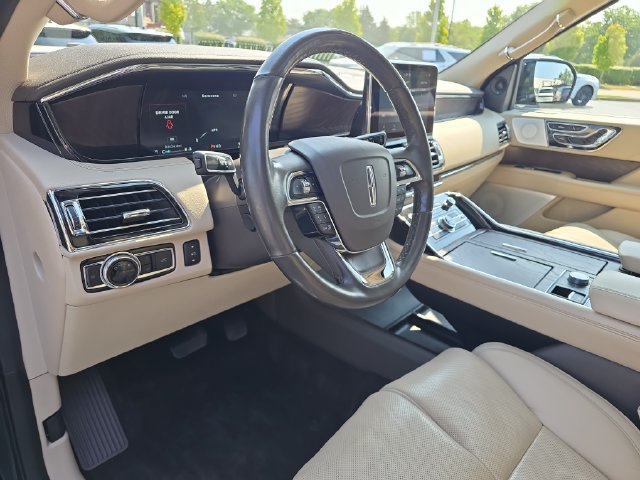 Used 2021 Lincoln Navigator Reserve w/ Luxury Package AWD/4WD image 7