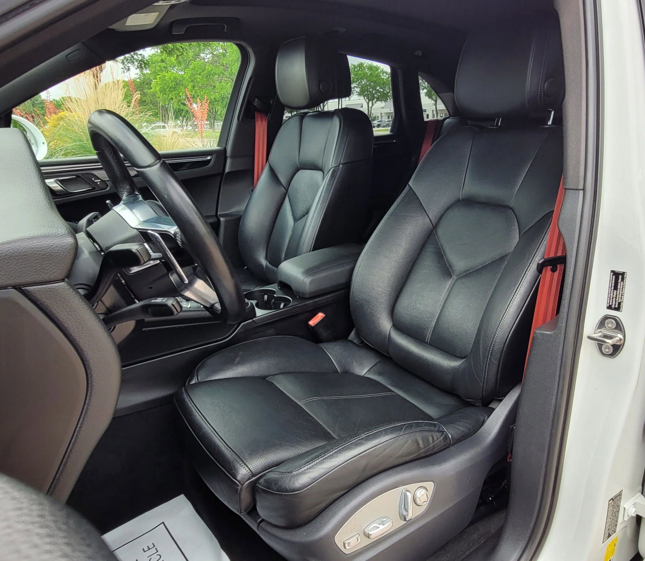 Used 2015 Porsche Macan S image 21