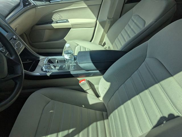 Used 2018 Ford Fusion SE w/ Fusion SE Technology Package image 9