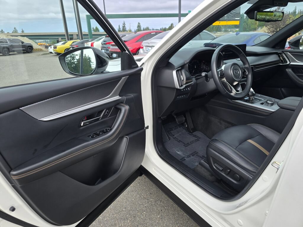 Certified 2025 MAZDA CX-70 Plug-In Hybrid w/ Premium Plus AWD/4WD image 23