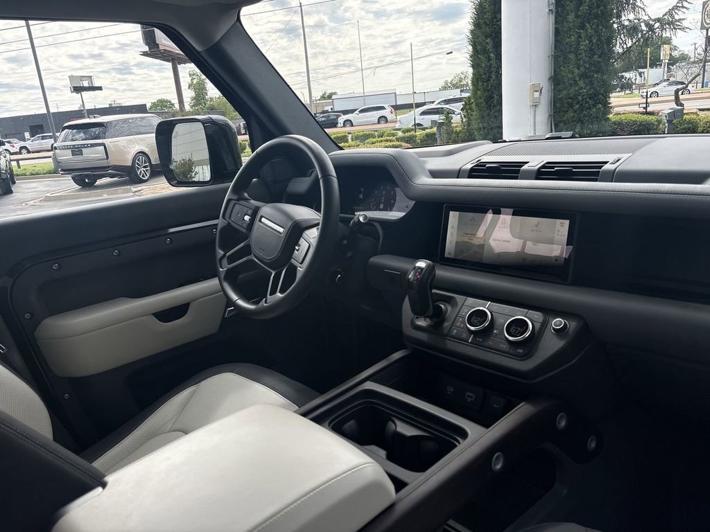 Certified 2024 Land Rover Defender 110 X-Dynamic SE AWD/4WD image 14