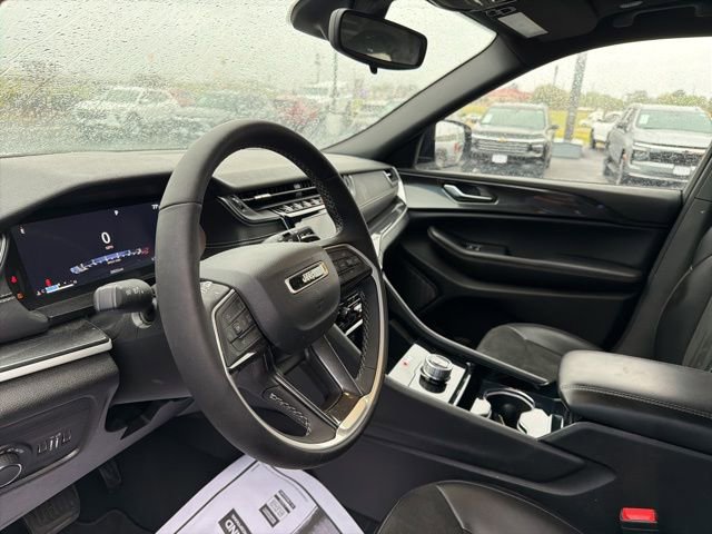 Used 2023 Jeep Grand Cherokee L Laredo image 6