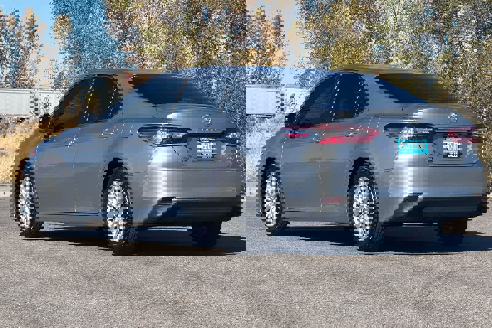 Used 2018 Toyota Camry LE image 6