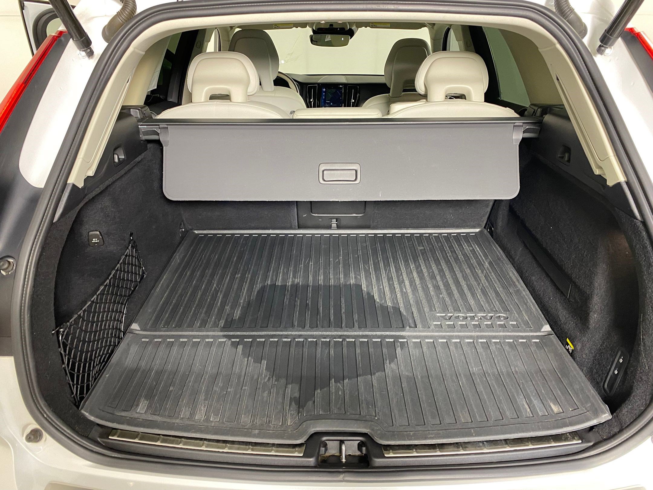 Used 2019 Volvo XC60 T8 Momentum w/ Advanced Package image 29