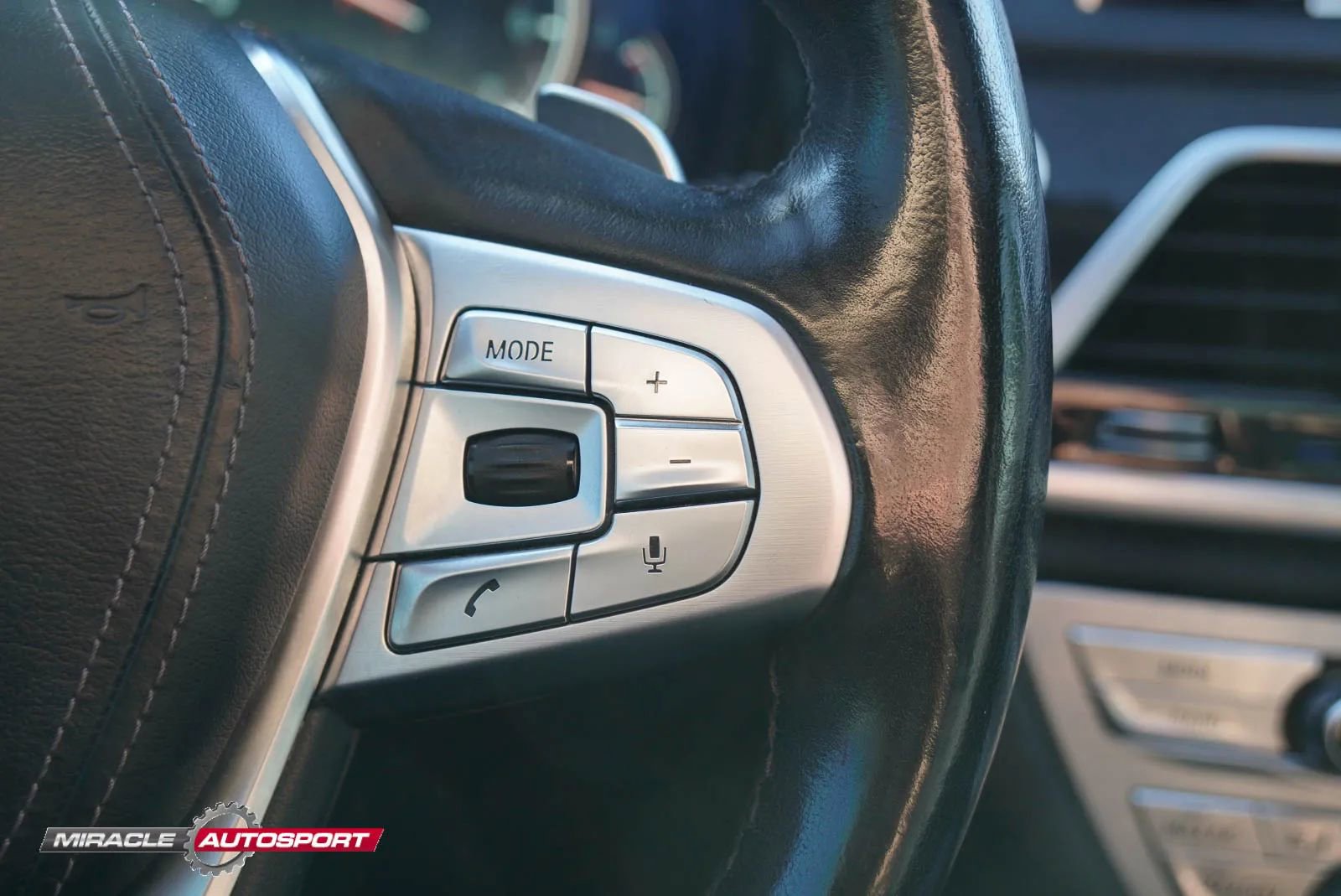 Used 2018 BMW 740i w/ M Sport Package image 40