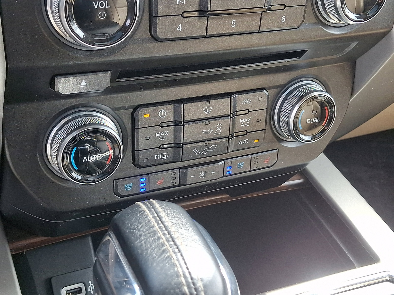 Used 2017 Ford F150 Lariat w/ Equipment Group 502A Luxury AWD/4WD image 15