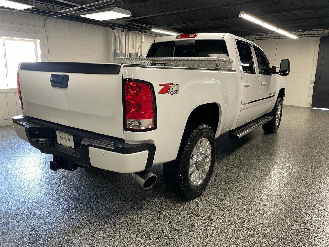 Used 2013 GMC Sierra 2500 Denali w/ Suspension Package, Off-Road image 6