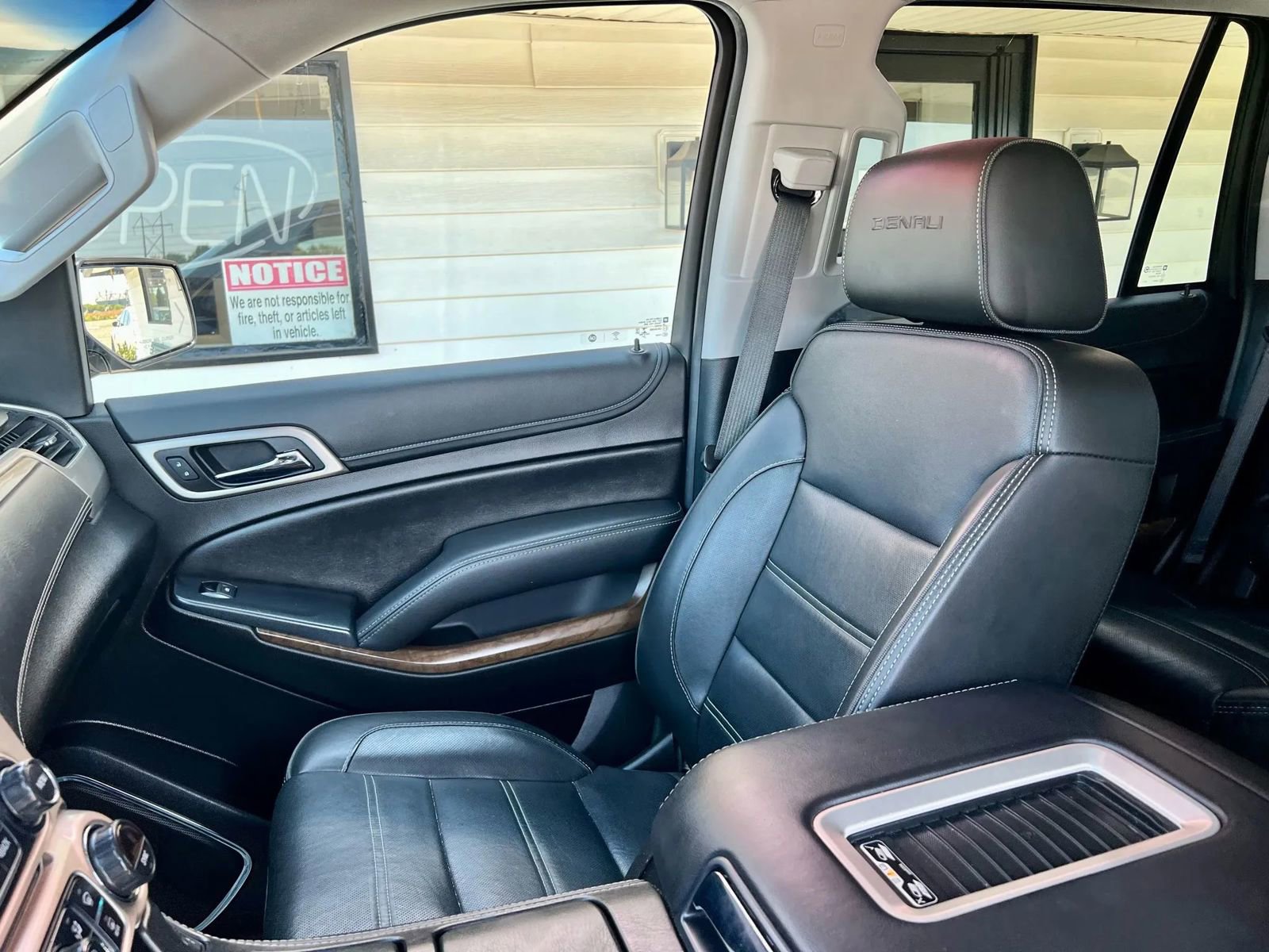Used 2019 GMC Yukon Denali w/ Denali Ultimate Package image 11