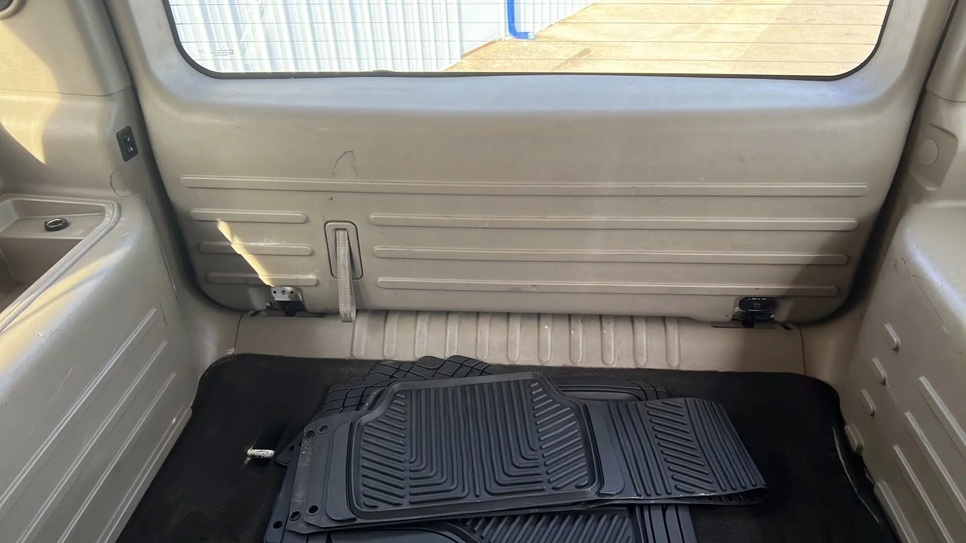 Used 2004 HUMMER H2 w/ Preferred Equipment Group image 14