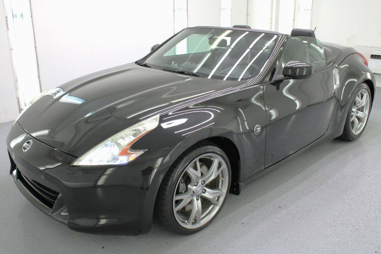 Used 2010 Nissan 370Z Touring w/ Sport Pkg RWD image 5