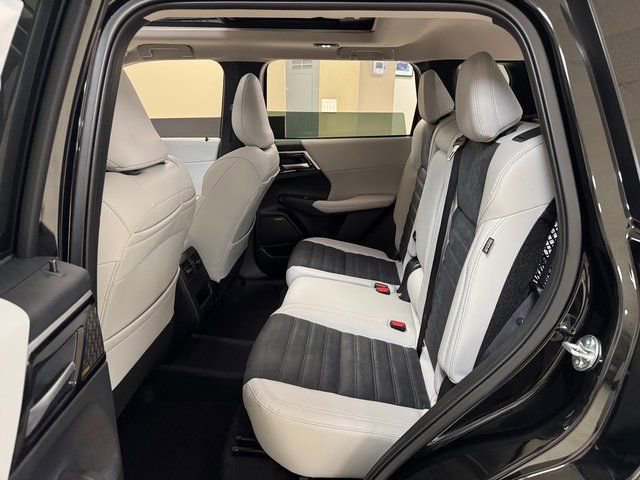 New 2026 Mitsubishi Outlander SE FWD image 22