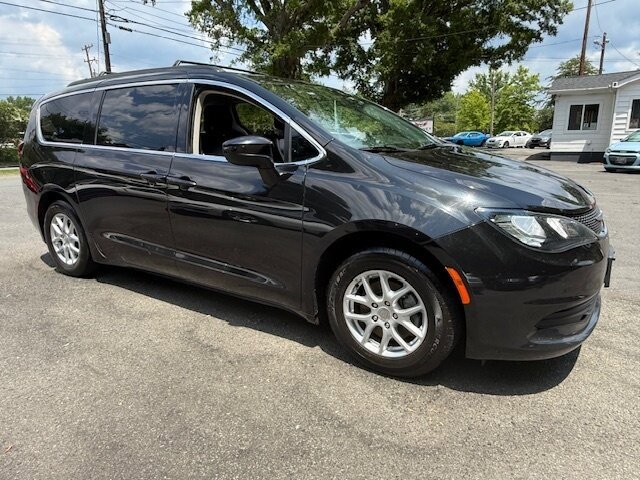 Used 2020 Chrysler Voyager Lxi image 3