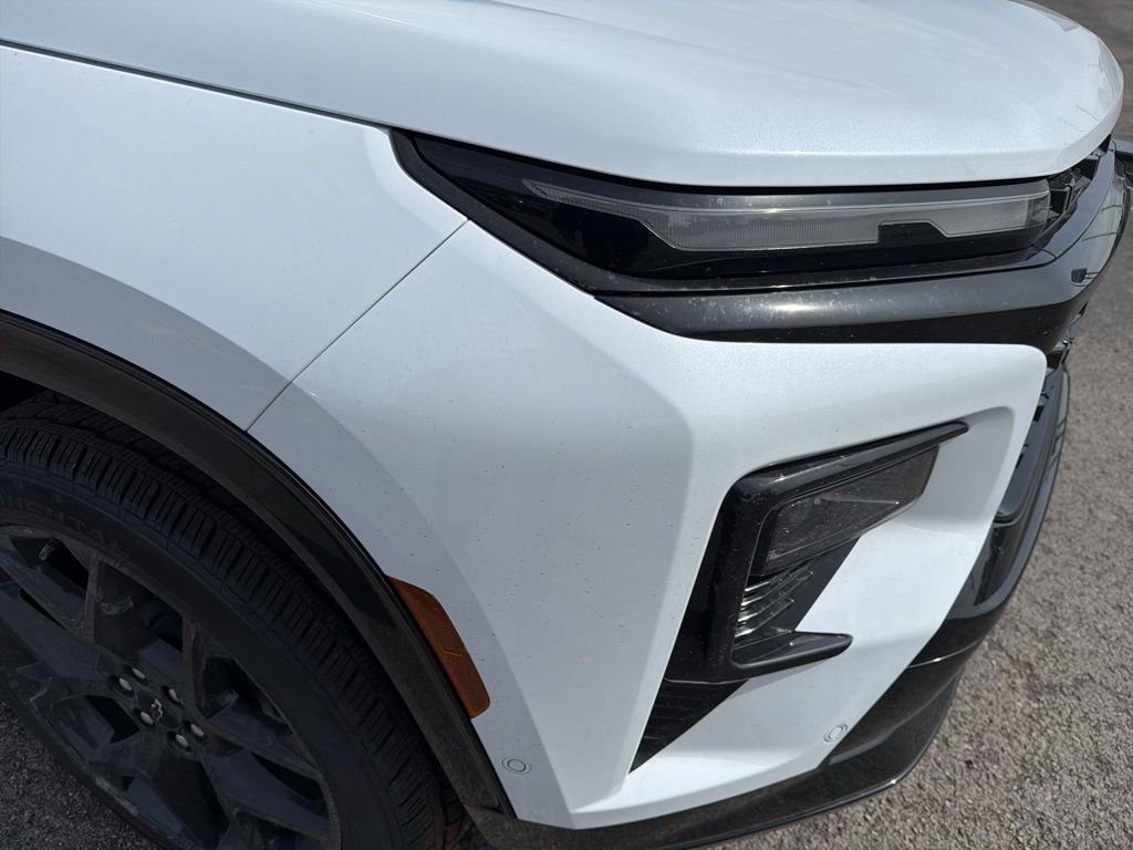 New 2026 Chevrolet Traverse RS w/ LPO, Floor Liner Package image 10