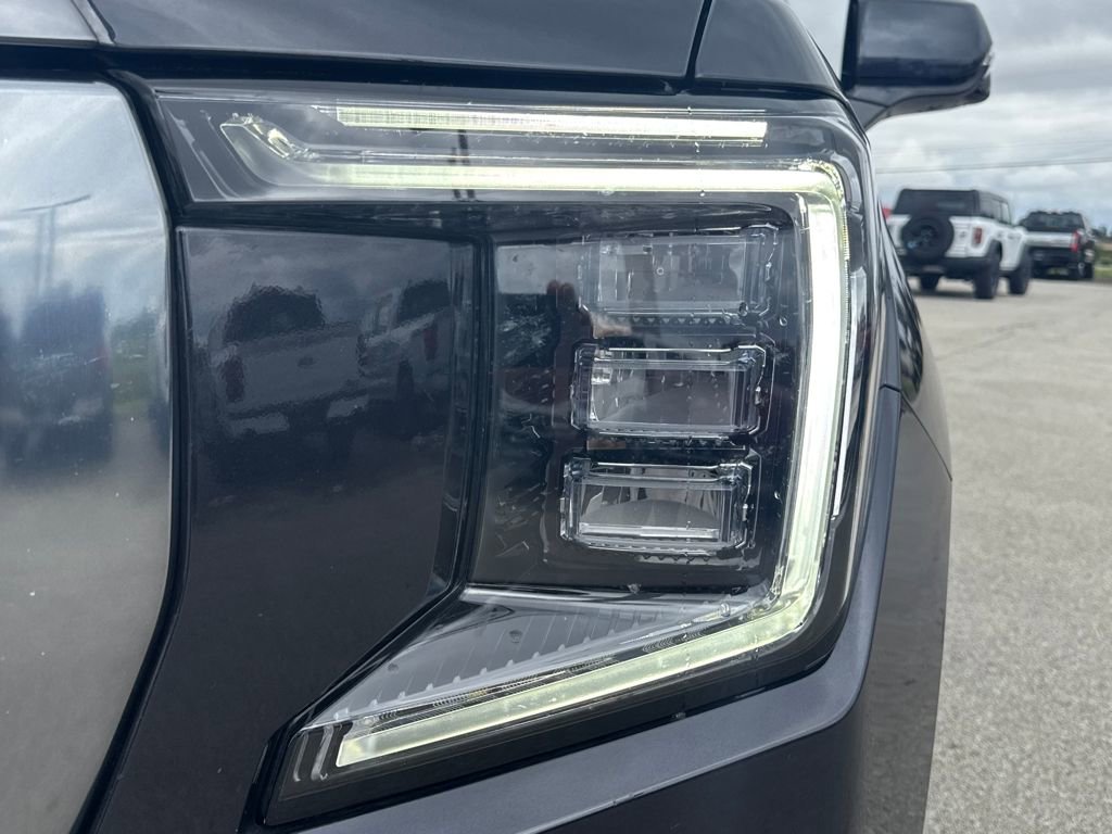 Used 2024 GMC Yukon AT4 w/ Technology Package image 9