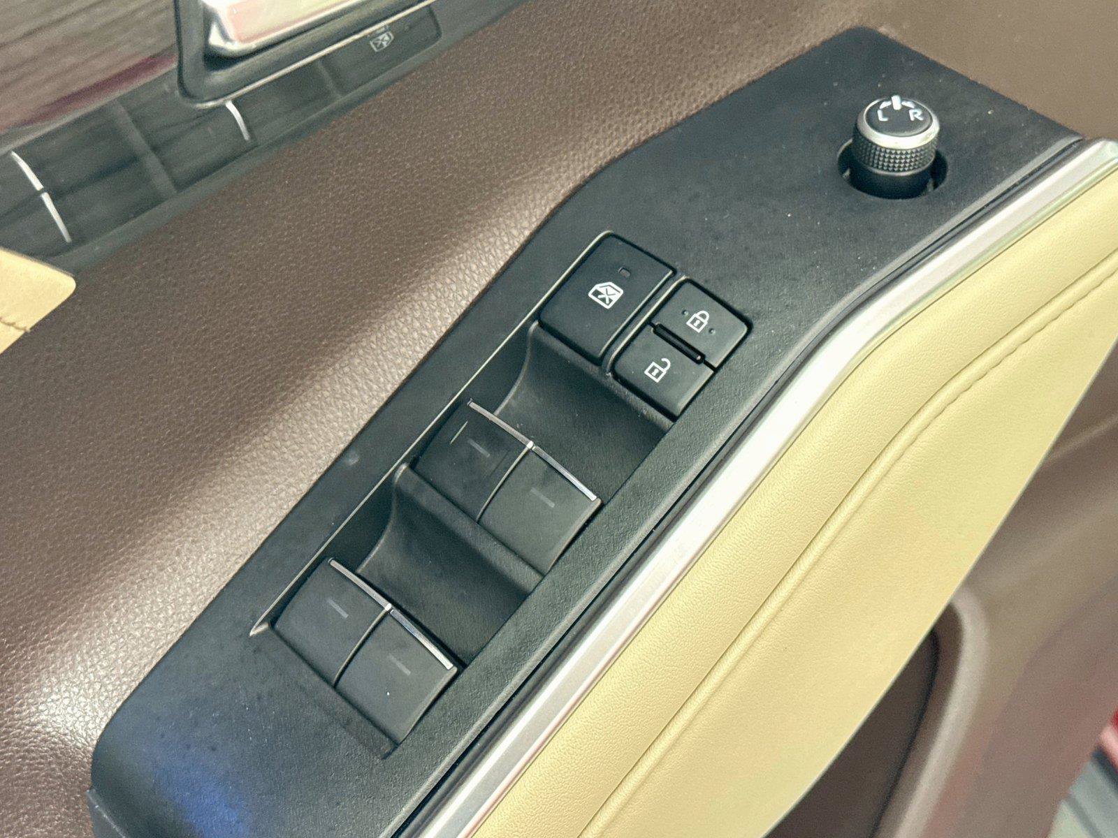 Certified 2021 Toyota Highlander Limited FWD image 31