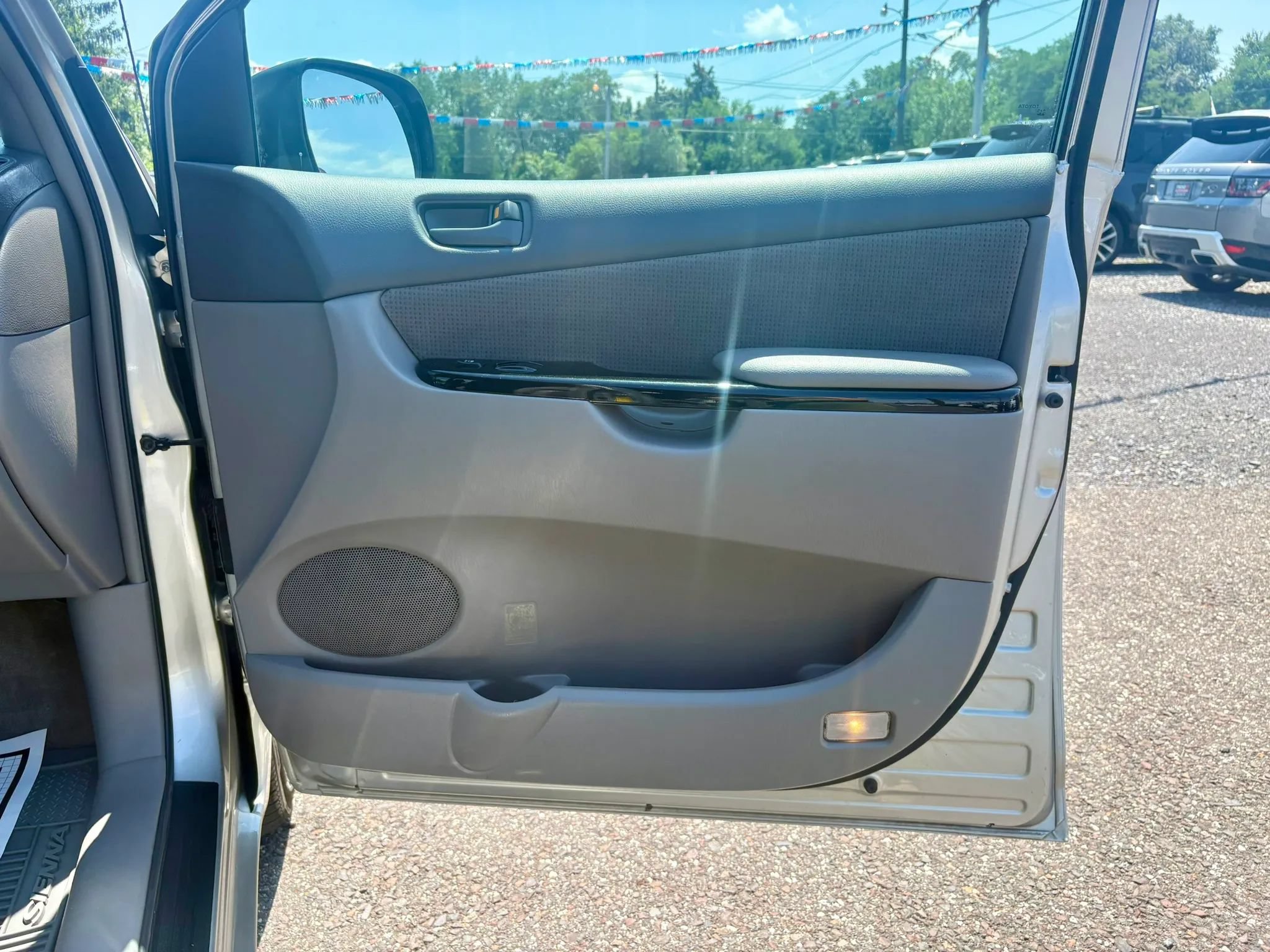 Used 2005 Toyota Sienna LE AWD/4WD image 12