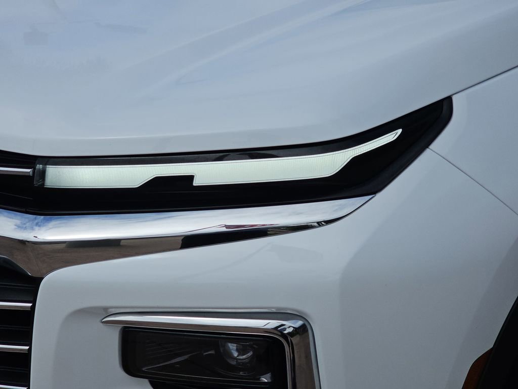Used 2025 Chevrolet Traverse LT FWD image 35