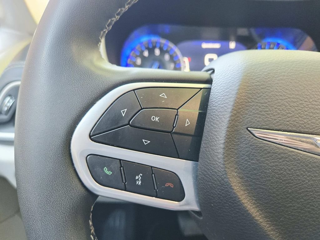 Used 2022 Chrysler Pacifica Touring-L AWD/4WD image 20