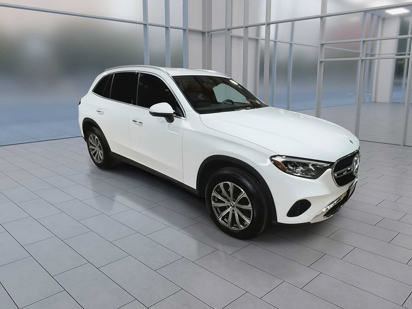 Used 2024 Mercedes-Benz GLC 300 4MATIC image 2