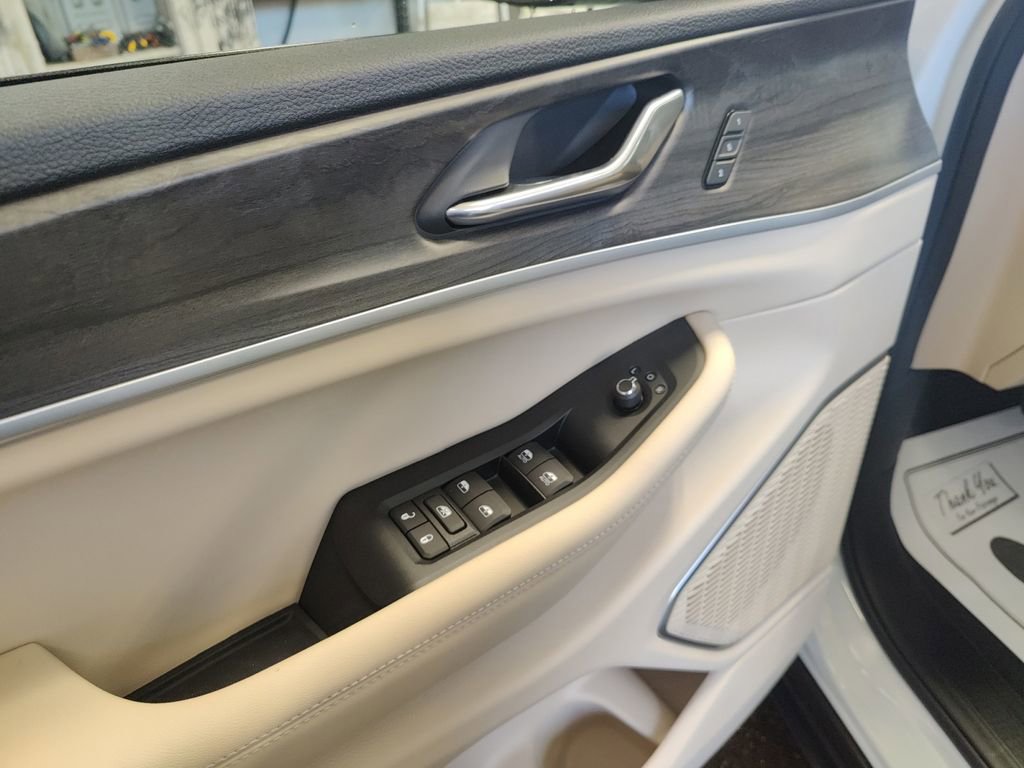 New 2025 Jeep Grand Cherokee L Limited w/ Luxury Tech Group II image 19