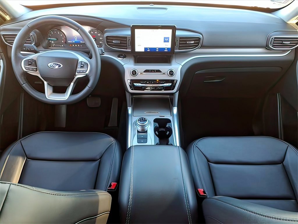 Used 2024 Ford Explorer XLT w/ Equipment Group 202A image 8