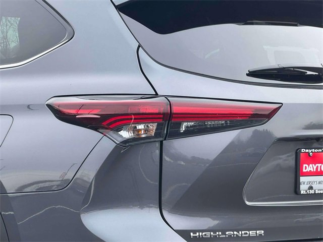 Used 2025 Toyota Highlander Platinum image 9