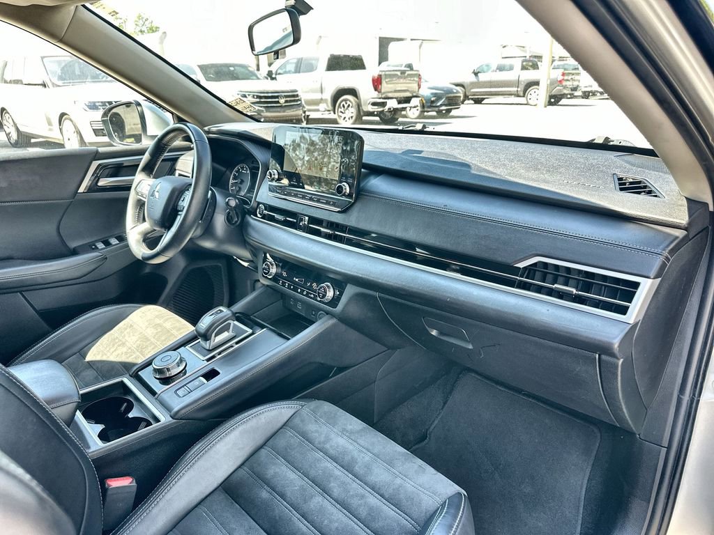 Used 2024 Mitsubishi Outlander SE Black Edition AWD/4WD image 28