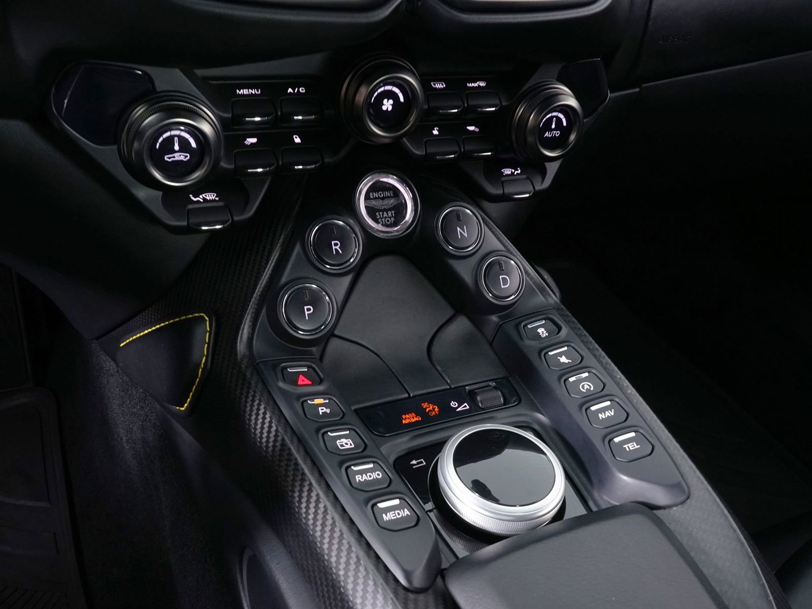 Used 2019 Aston Martin V8 Vantage Coupe RWD image 28