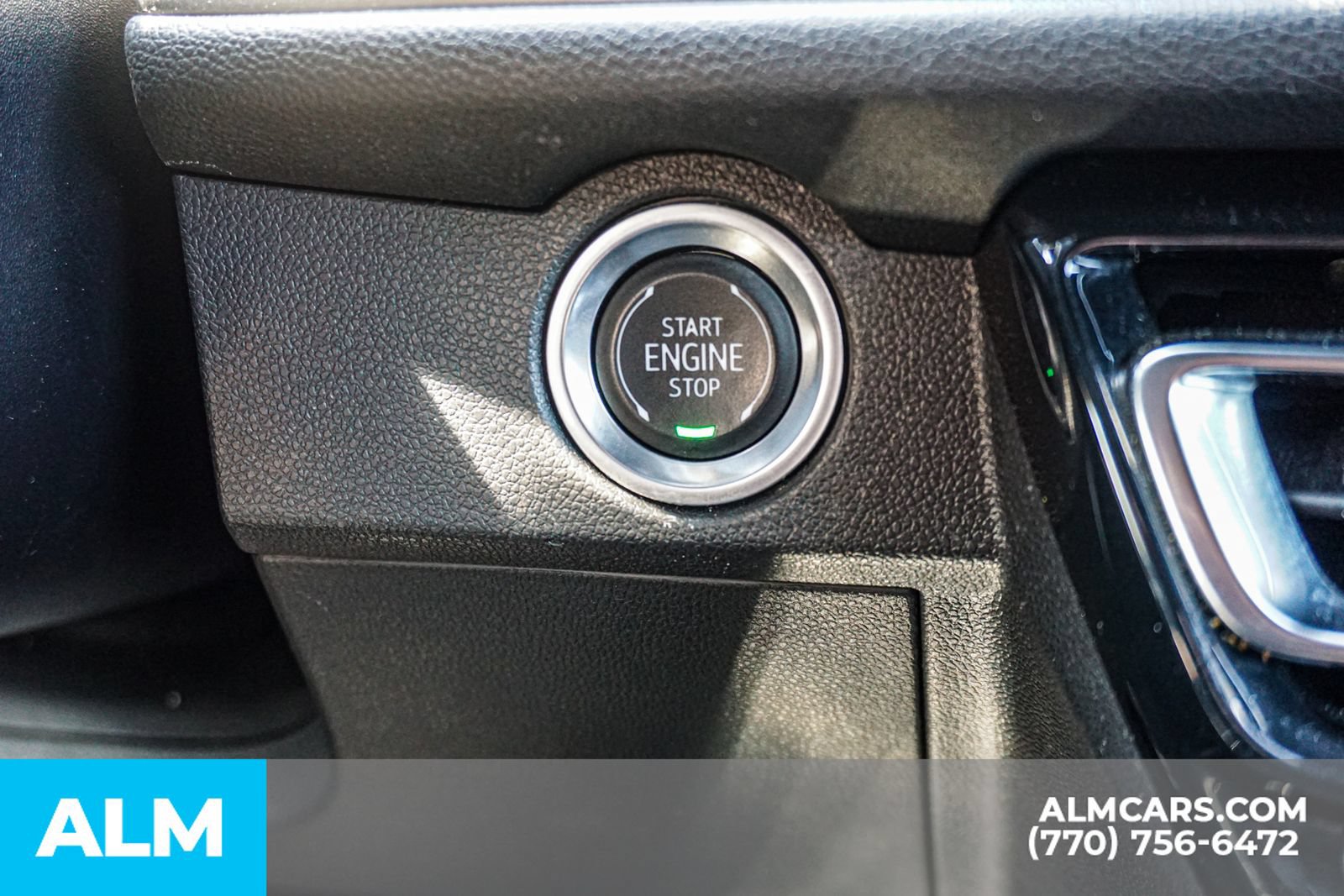 Used 2025 Chevrolet Traverse LT FWD image 34