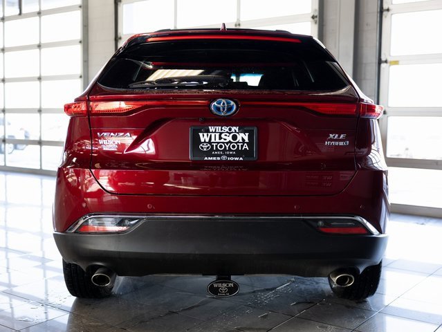 Used 2022 Toyota Venza XLE image 4