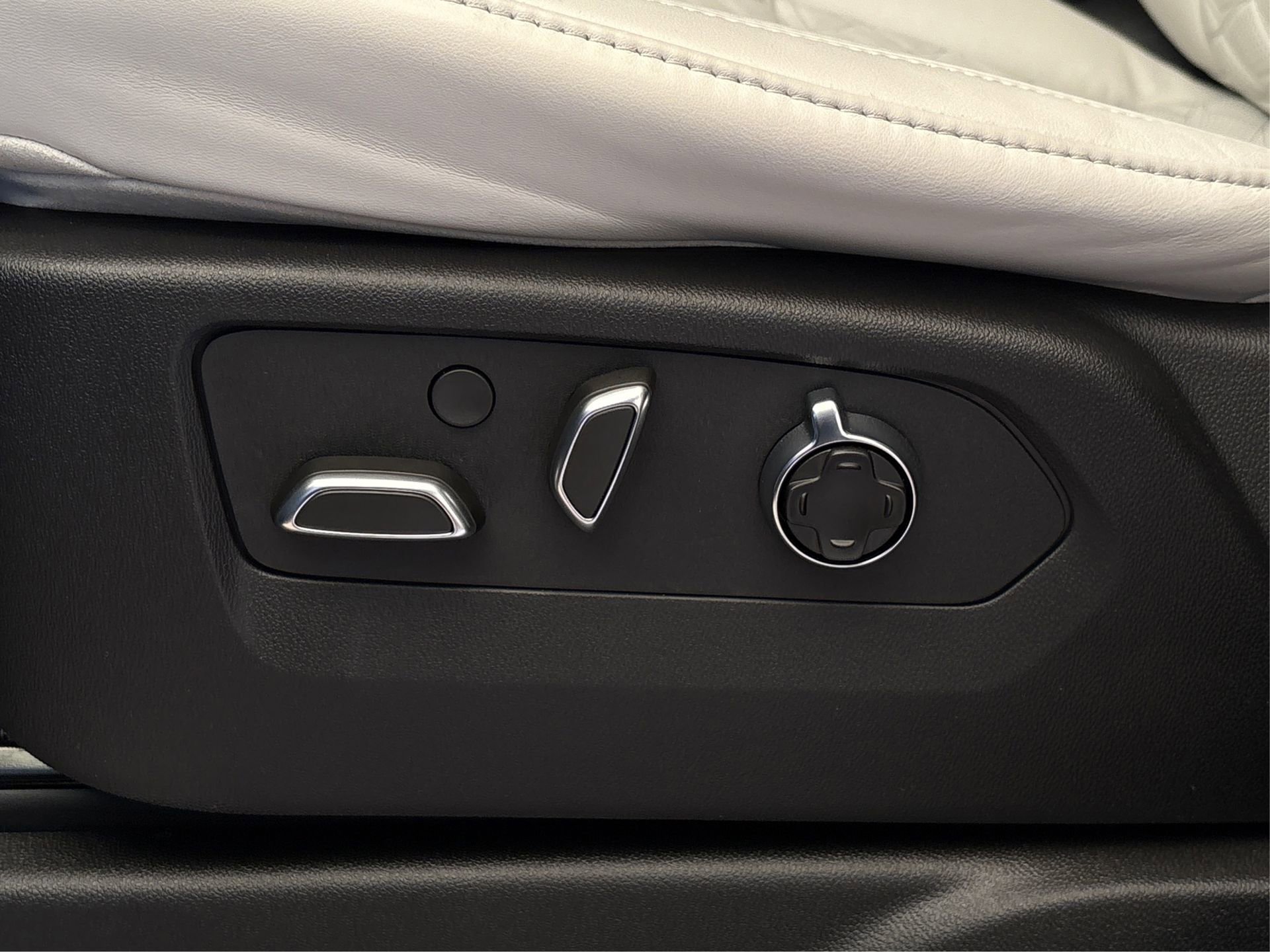 New 2026 Cadillac Escalade ESV V image 33