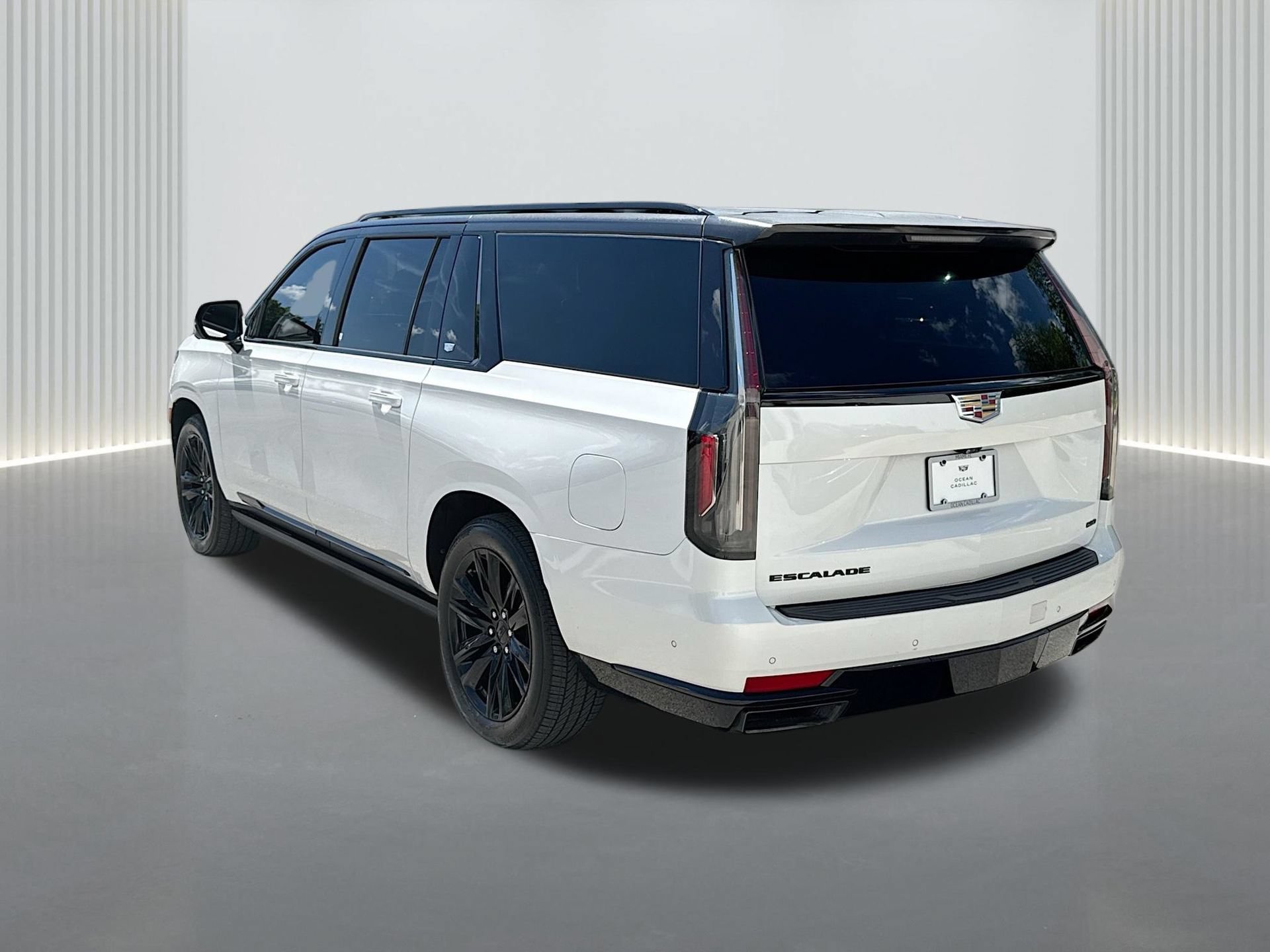 Used 2022 Cadillac Escalade ESV Sport Platinum AWD/4WD image 3
