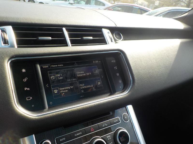 Used 2016 Land Rover Range Rover Sport SE image 17