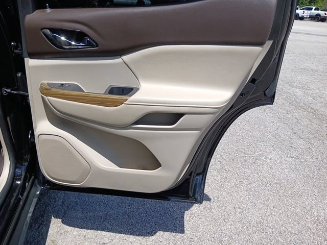 Used 2018 GMC Acadia Denali w/ Technology Package AWD/4WD image 27