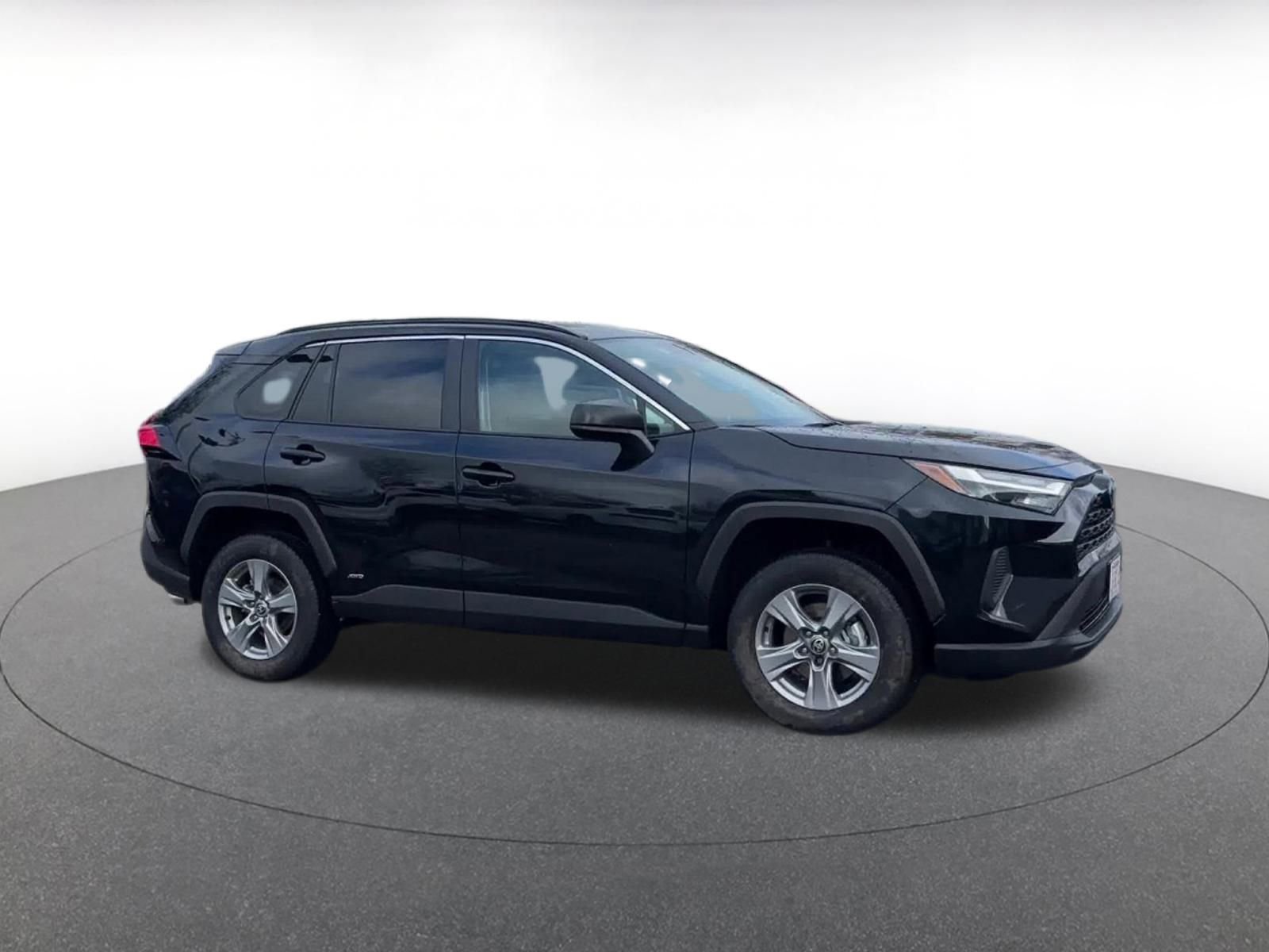 Used 2025 Toyota RAV4 LE video 2