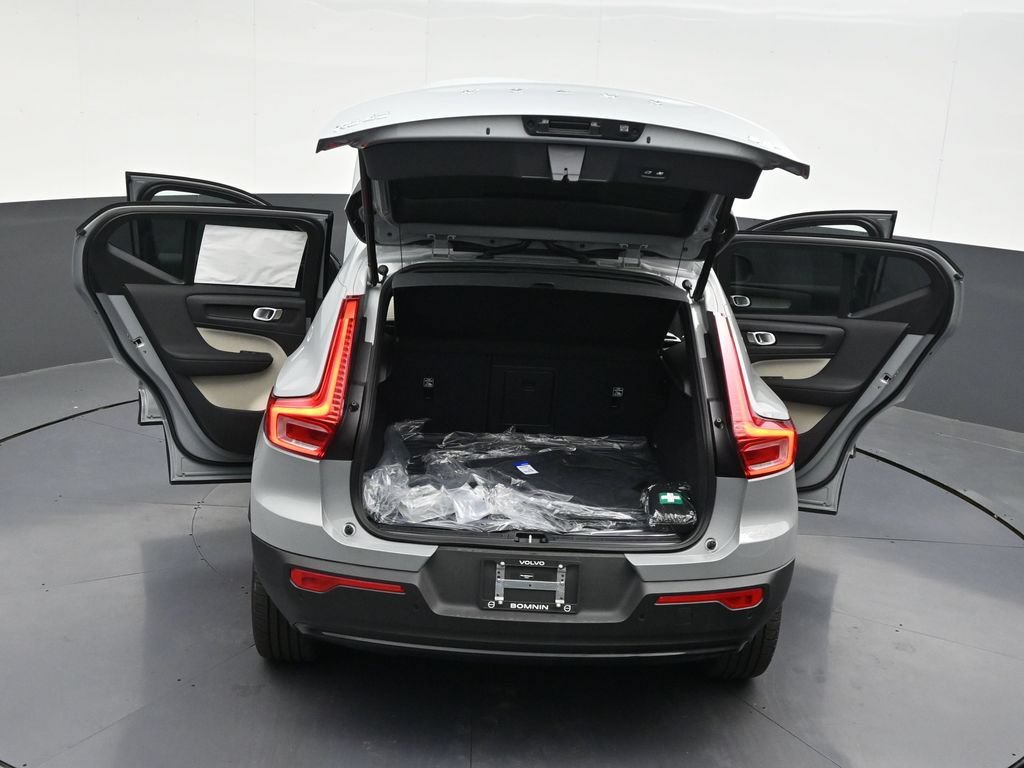 New 2026 Volvo XC40 B5 Plus w/ Protection Package Premier AWD/4WD image 35