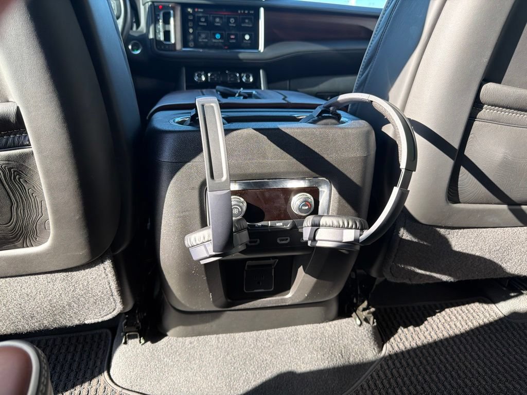 Used 2024 GMC Yukon Denali Ultimate AWD/4WD image 29