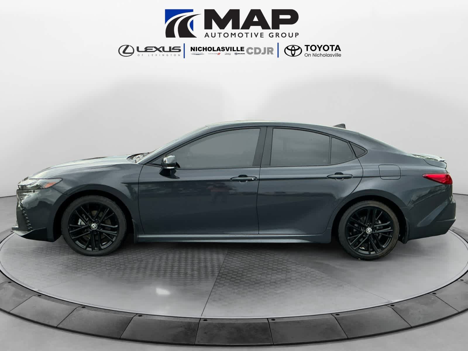 Used 2025 Toyota Camry SE FWD image 2