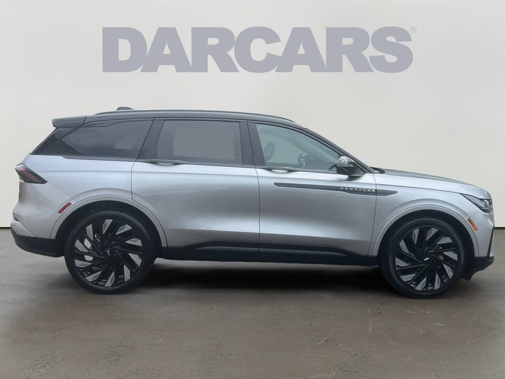 Used 2024 Lincoln Nautilus Reserve w/ Equipment Group 202A AWD/4WD image 8