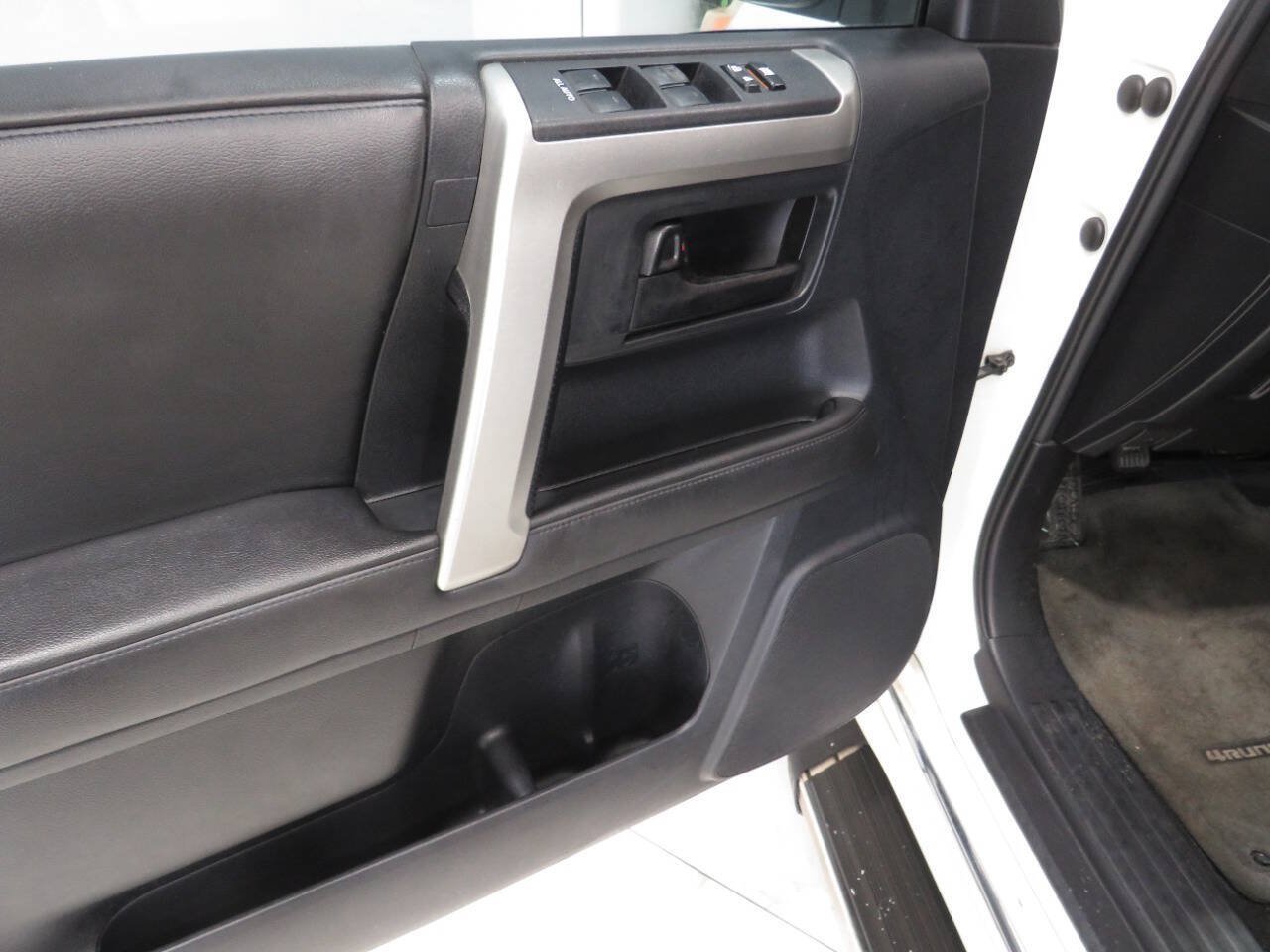 Used 2010 Toyota 4Runner Limited RWD image 33