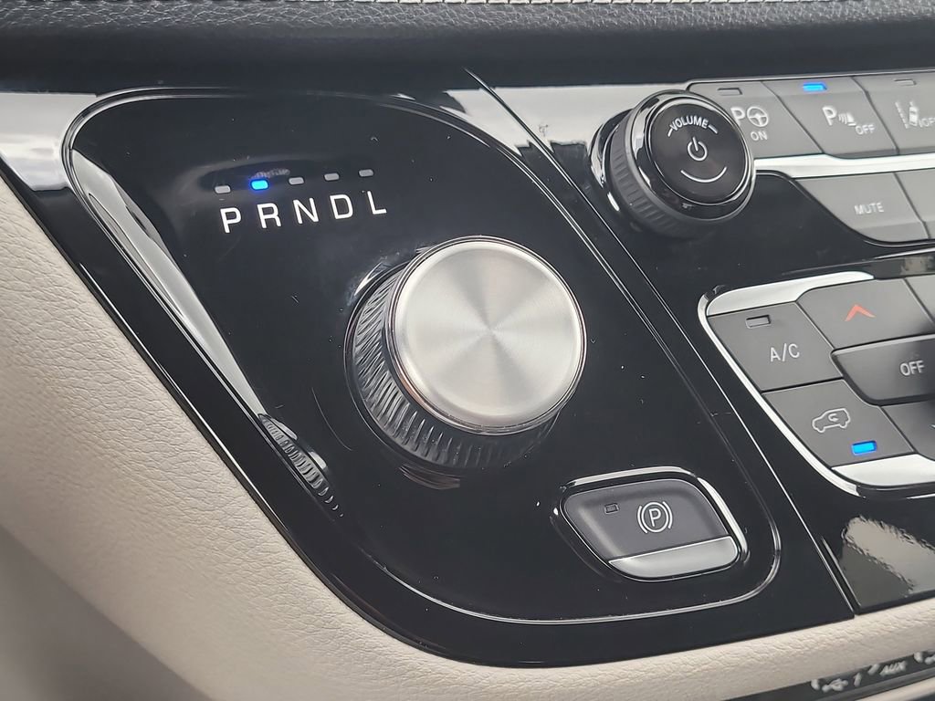Used 2024 Chrysler Pacifica Touring-L image 24
