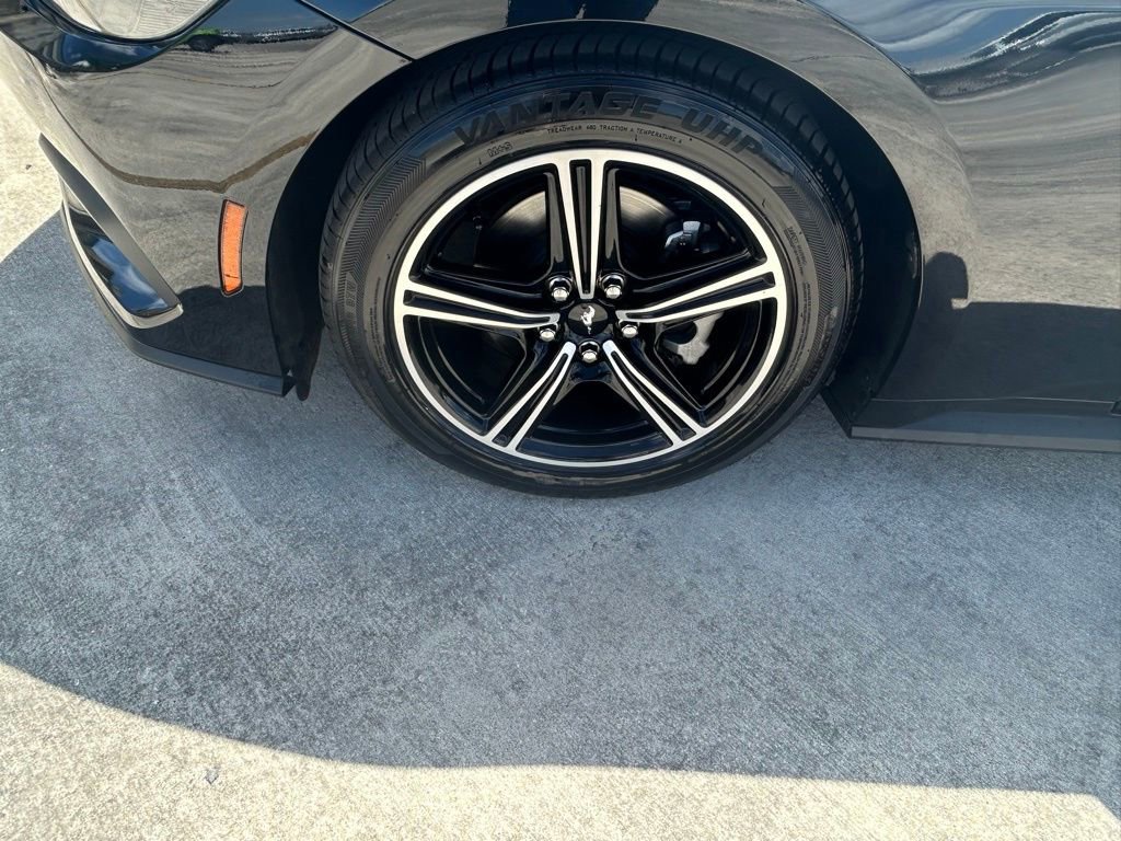 Used 2025 Ford Mustang Premium image 27