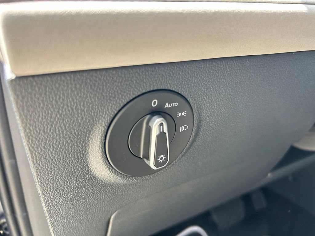 New 2026 Volkswagen Taos SE FWD image 46