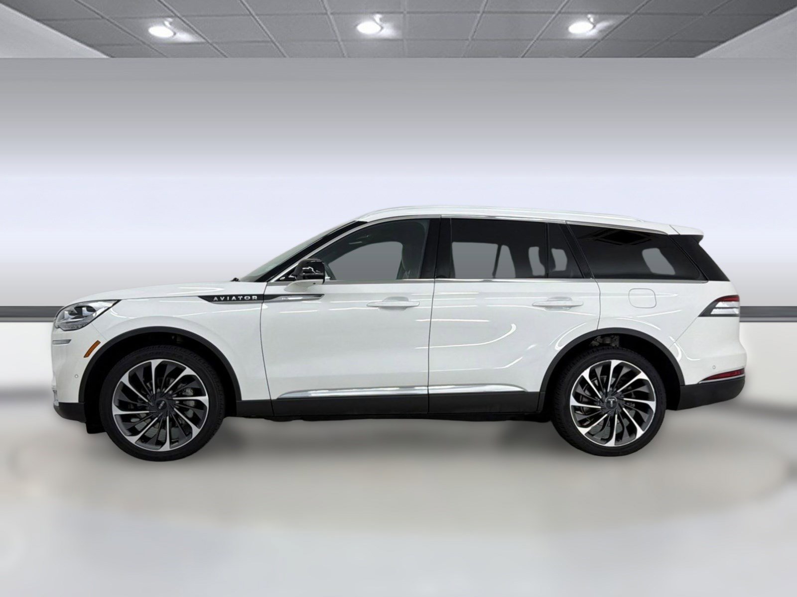Used 2020 Lincoln Aviator Reserve w/ Equipment Group 202A AWD/4WD image 2