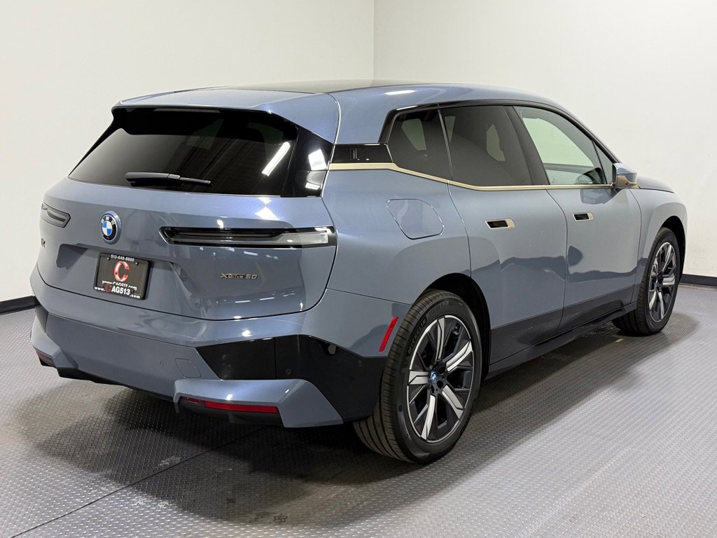 Used 2023 BMW iX xDrive50 w/ Ultimate Package 2 image 5