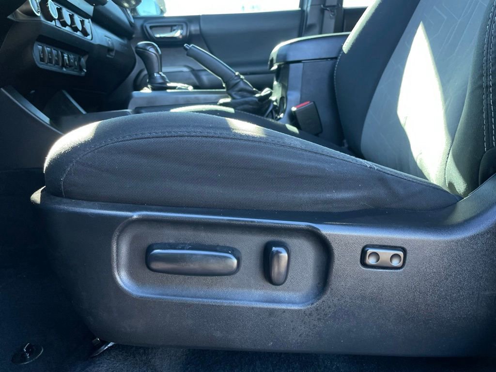 Used 2020 Toyota Tacoma TRD Off-Road w/ Technology Package image 26