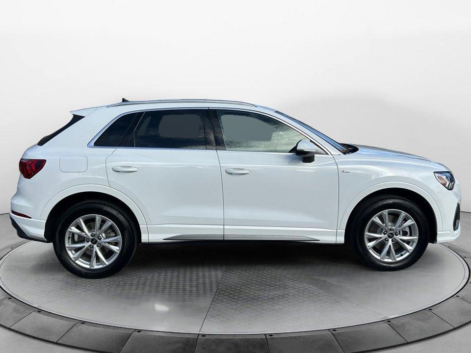 Certified 2025 Audi Q3 2.0T Premium w/ Convenience Package image 8